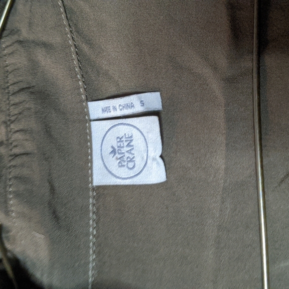 Paper crane floral lace back olive green button up - Picture 4 of 8